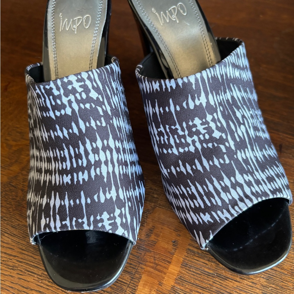 NWT- BLACK WHITE SANDALS - COMFORT!!